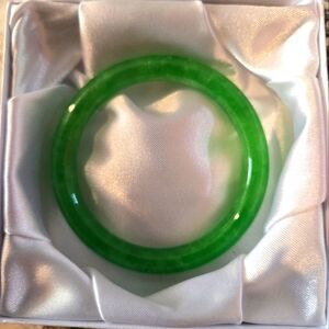 Green Jadeite Jade Bangle